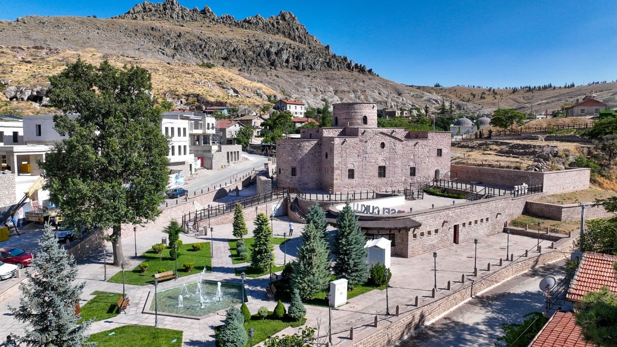 Binlerce yıllık mirasın izinde: Sille Müzeleri ziyaretçi akınına uğruyor
Binlerce yıllık mirasın izinde: Sille Müzeleri ziyaretçi akınına uğruyor