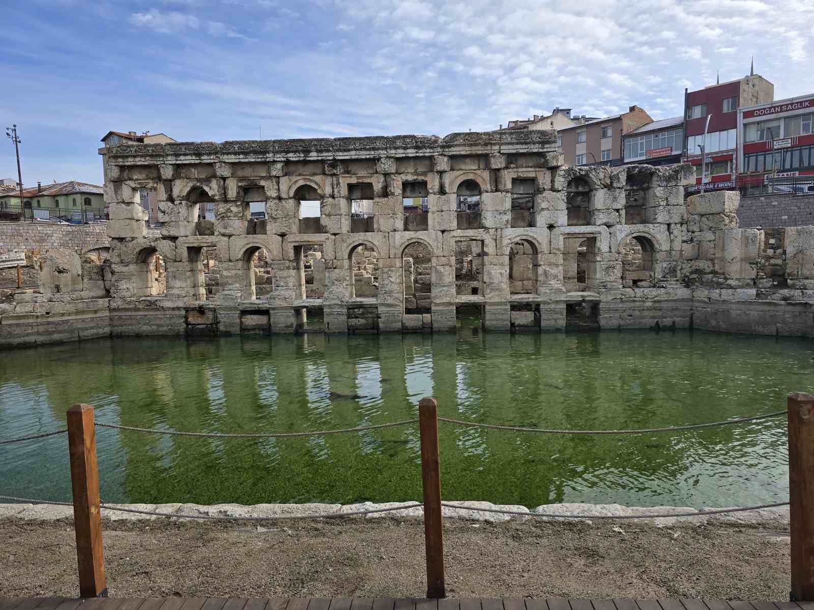 Binlerce yıllık Roma Hamamı, ziyaretçilerini ağırlamaya devam ediyor
