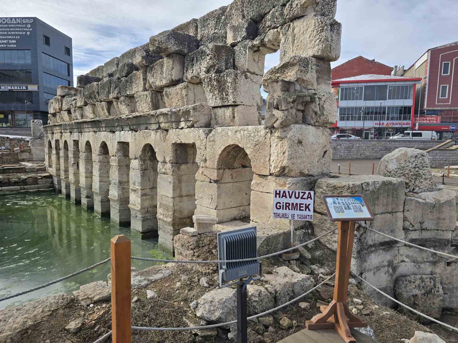 Binlerce yıllık Roma Hamamı, ziyaretçilerini ağırlamaya devam ediyor
