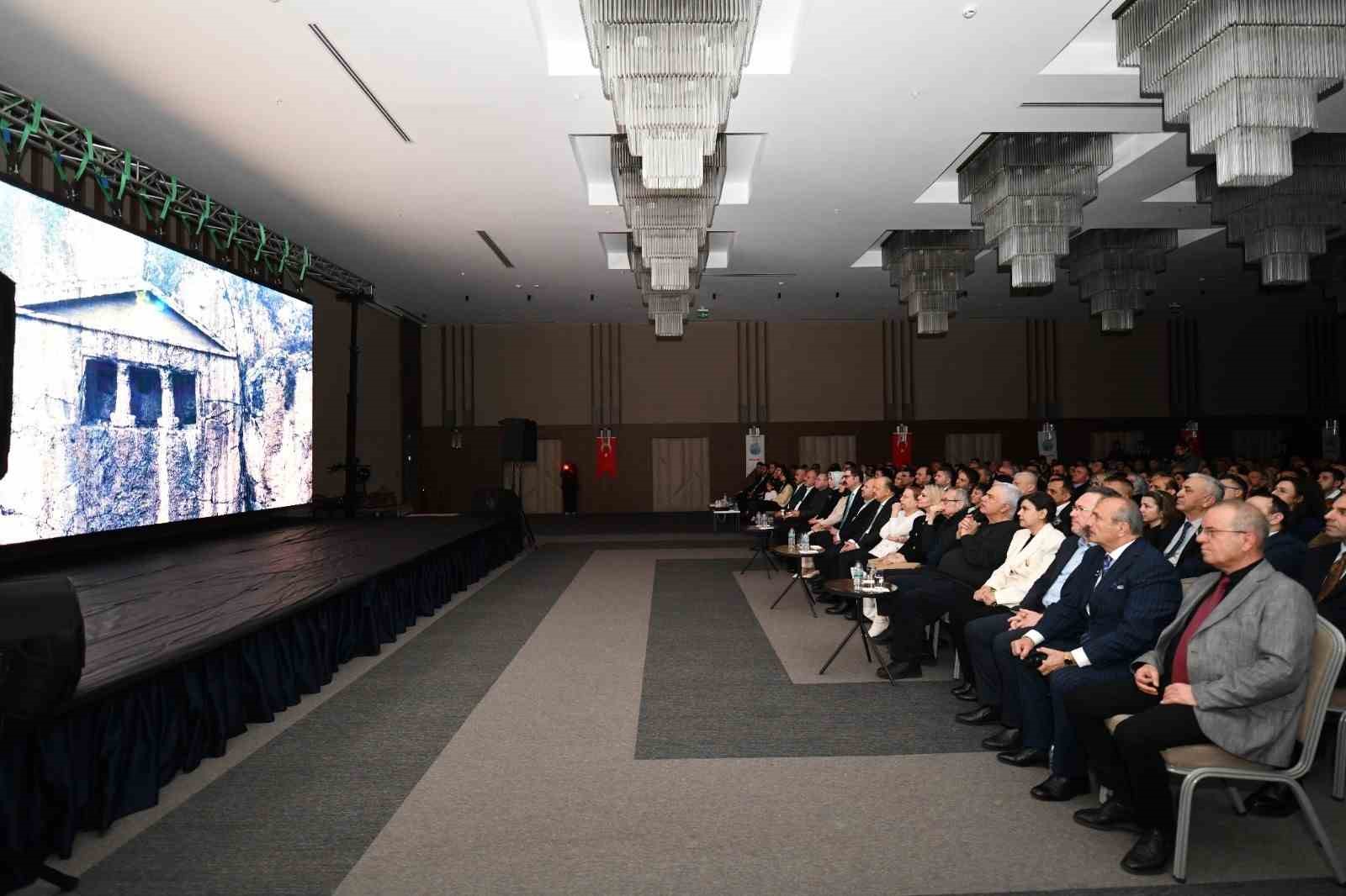 Binlerce yıllık tarihe yapay zekayla ışık tutulan filmin galasına yoğun ilgi
Binlerce yıllık tarihe yapay zekayla ışık tutulan filmin galasına yoğun ilgi