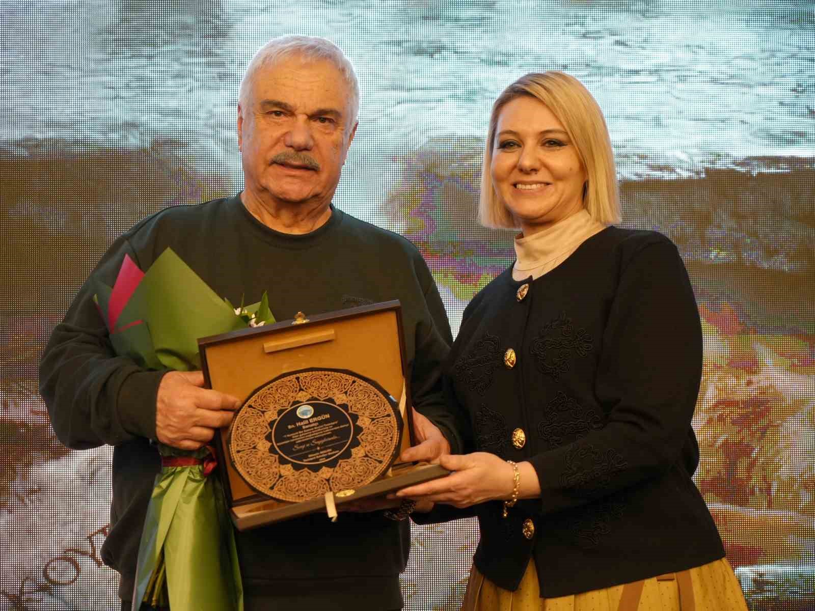 Binlerce yıllık tarihe yapay zekayla ışık tutulan filmin galasına yoğun ilgi
Binlerce yıllık tarihe yapay zekayla ışık tutulan filmin galasına yoğun ilgi