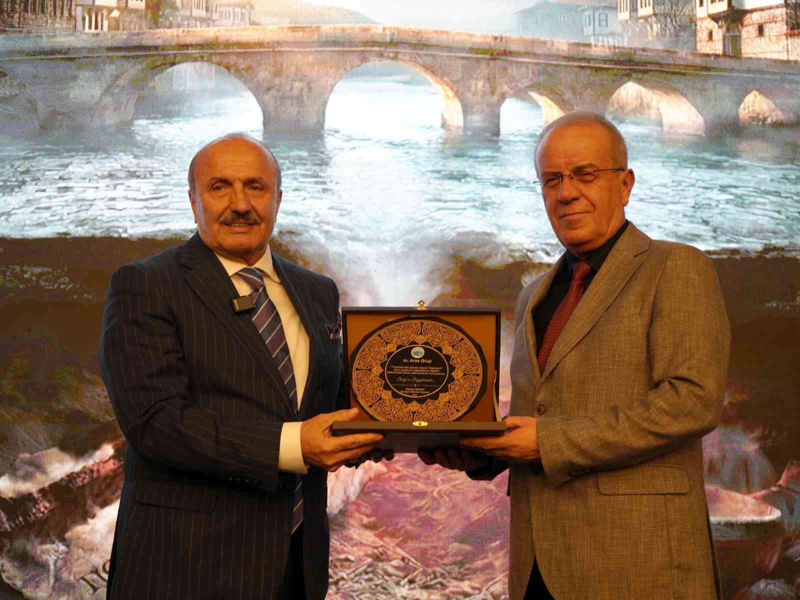 Binlerce yıllık tarihe yapay zekayla ışık tutulan filmin galasına yoğun ilgi
Binlerce yıllık tarihe yapay zekayla ışık tutulan filmin galasına yoğun ilgi