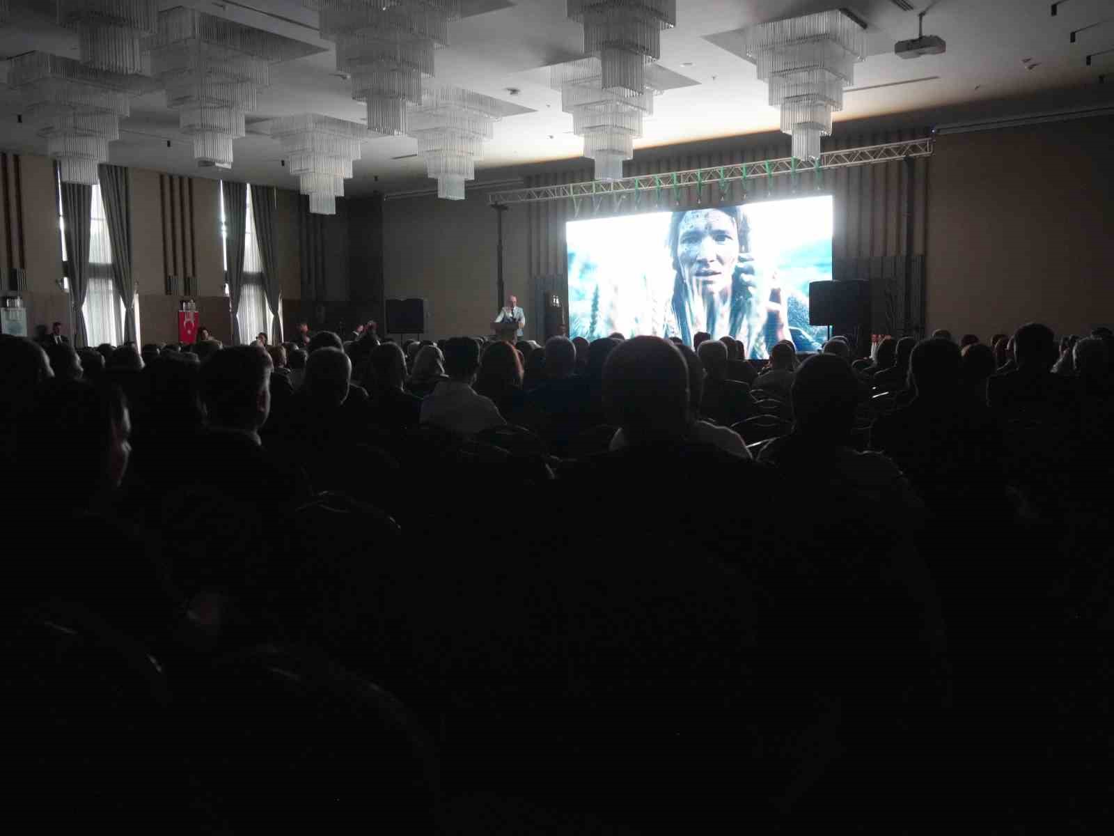 Binlerce yıllık tarihe yapay zekayla ışık tutulan filmin galasına yoğun ilgi
Binlerce yıllık tarihe yapay zekayla ışık tutulan filmin galasına yoğun ilgi