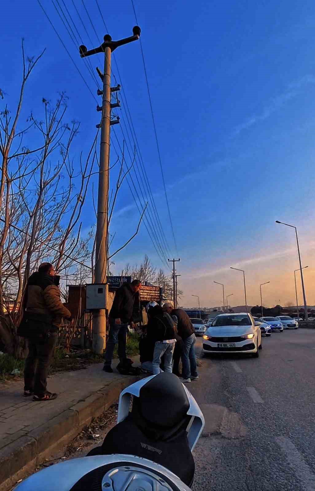 Bir anda şerit değiştirdi, motosikletler çarpıştı
