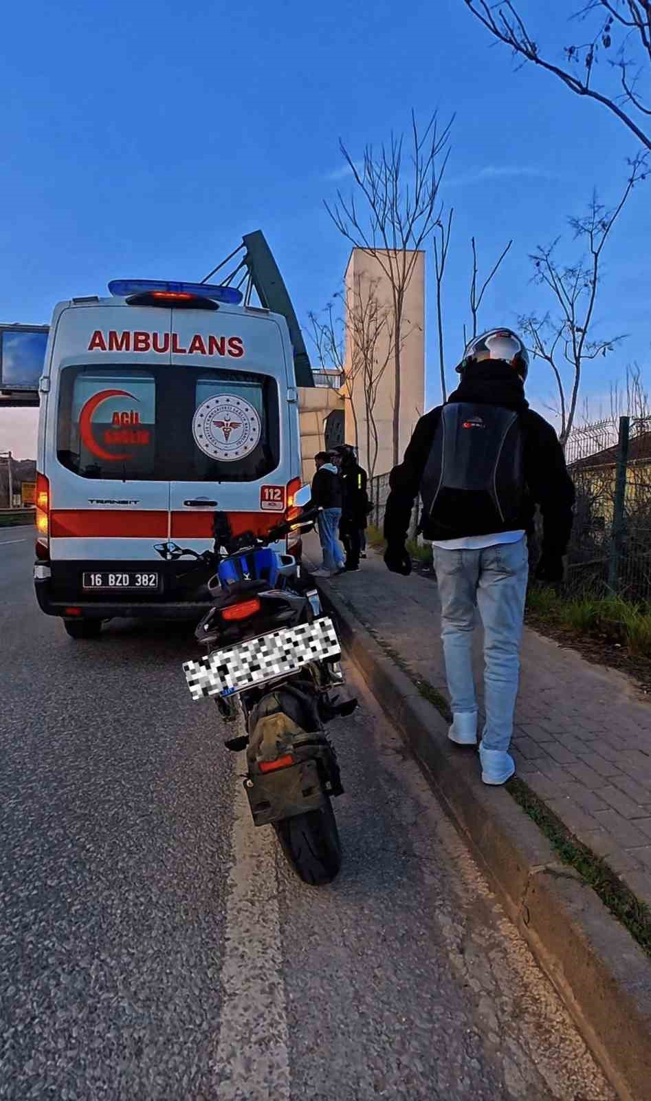 Bir anda şerit değiştirdi, motosikletler çarpıştı
