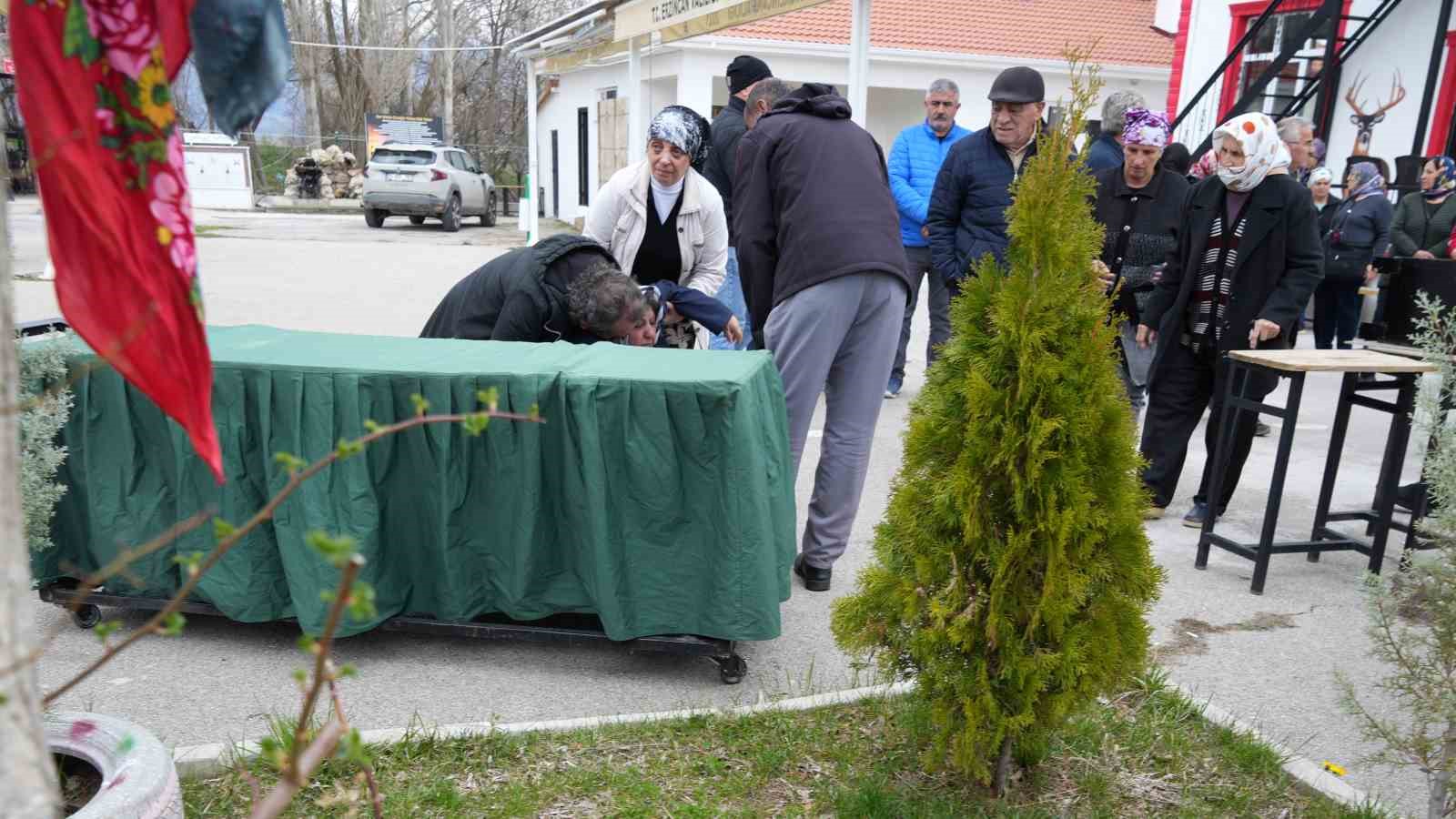 Bir anne daha hayattan koparıldı: Erzincan’da yürek yakan veda
