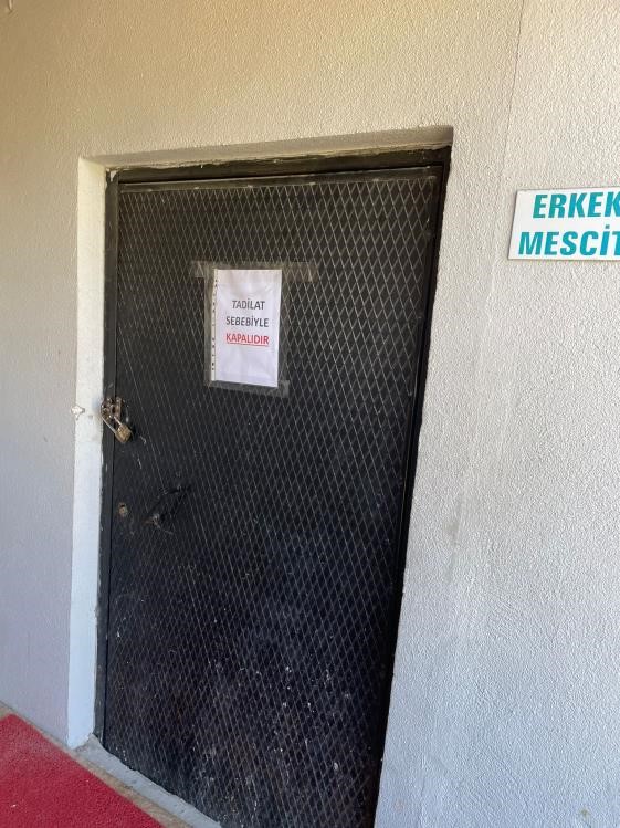 Bir aydır kapalı olan mescit tepkilere neden oldu

