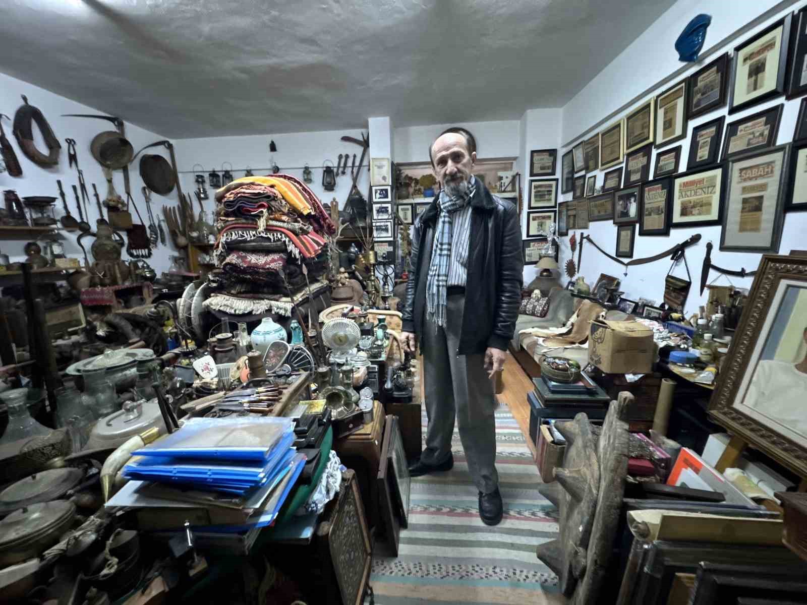 Bir bisküvi kutusuyla başladı, 15 bine yakın parçadan oluşan etnografya koleksiyonuna dönüştü
