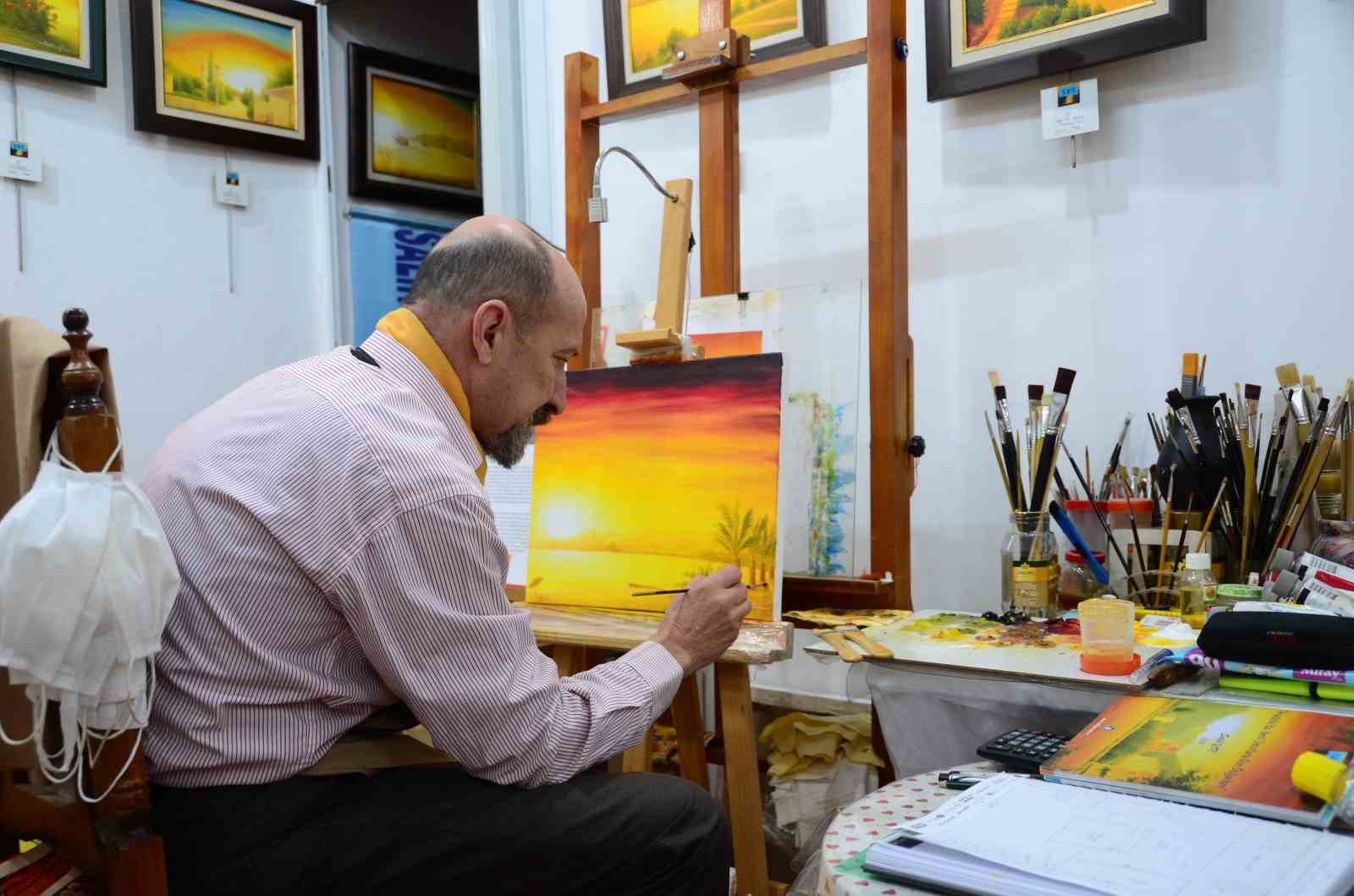 Bir bisküvi kutusuyla başladı, 15 bine yakın parçadan oluşan etnografya koleksiyonuna dönüştü
