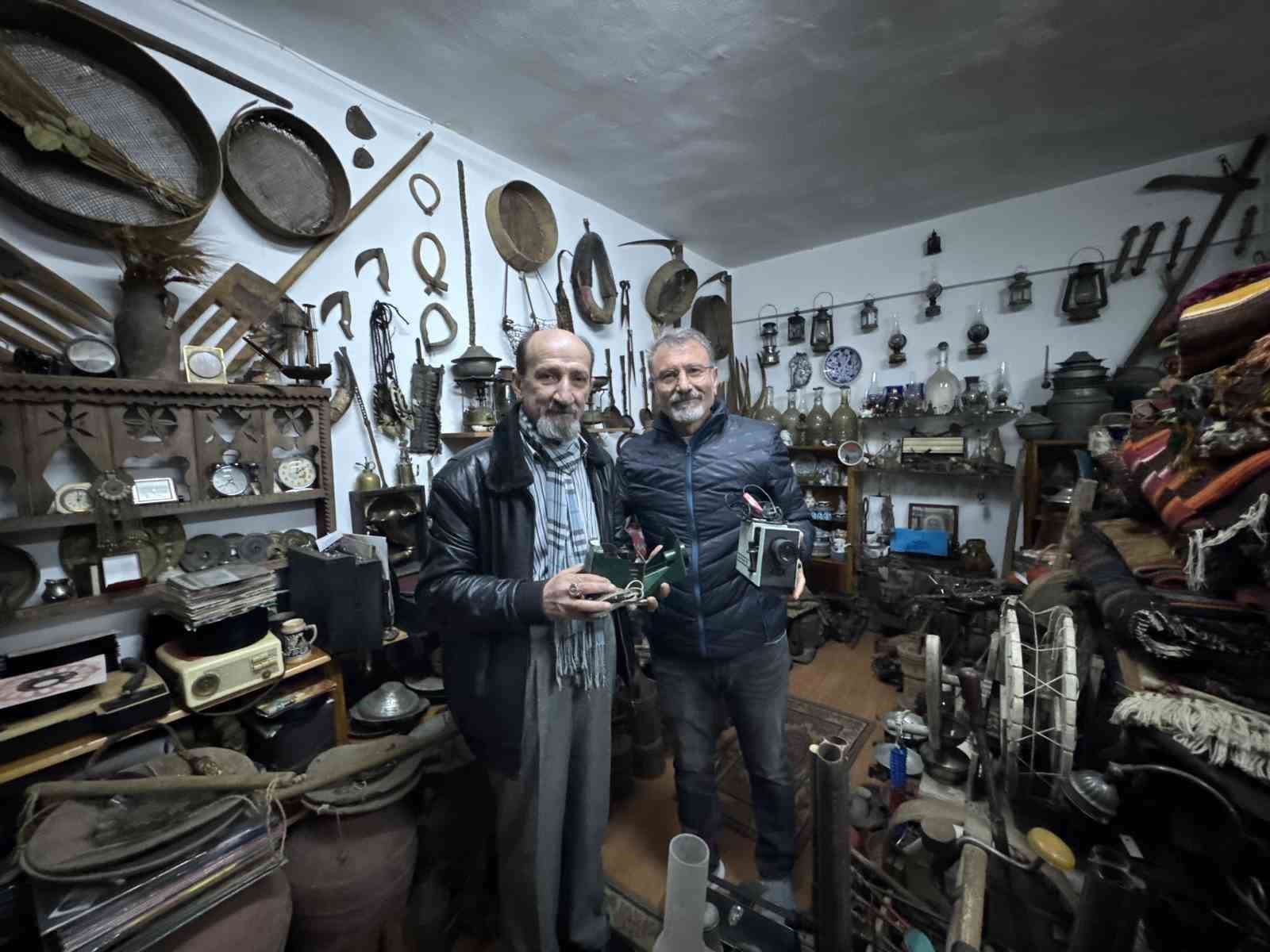 Bir bisküvi kutusuyla başladı, 15 bine yakın parçadan oluşan etnografya koleksiyonuna dönüştü
