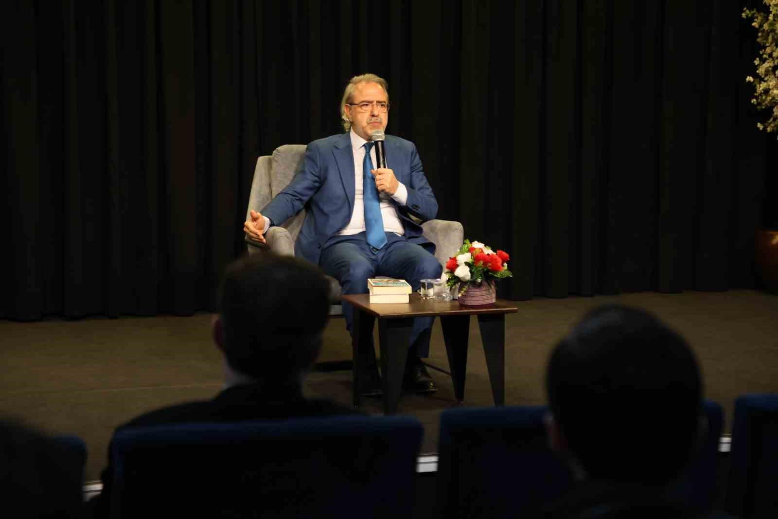 "Bir Düşüncenin İzinde: Cemil Meriç Sergisi" açıldı
"Bir Düşüncenin İzinde: Cemil Meriç Sergisi" açıldı