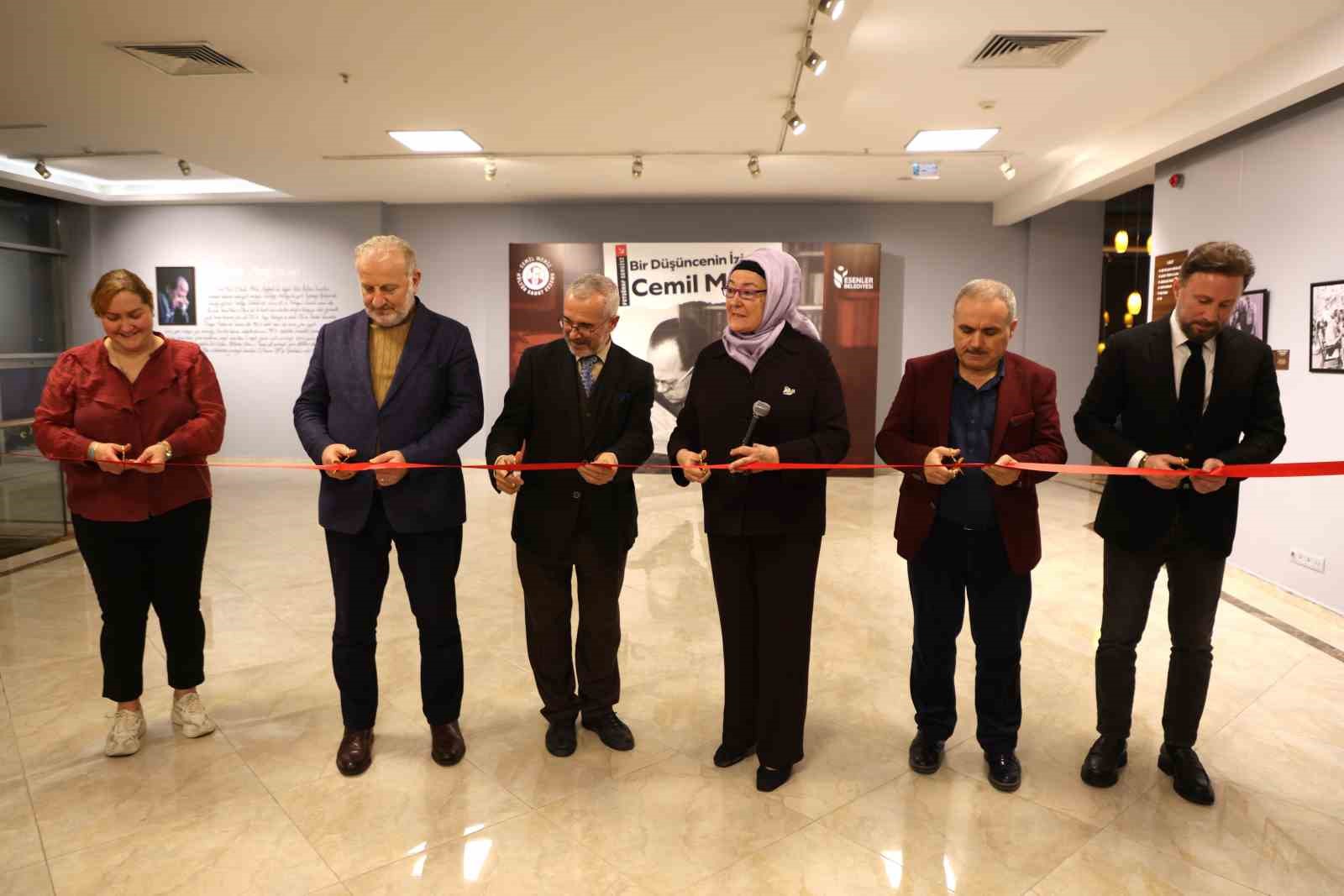 "Bir Düşüncenin İzinde: Cemil Meriç Sergisi" açıldı
"Bir Düşüncenin İzinde: Cemil Meriç Sergisi" açıldı