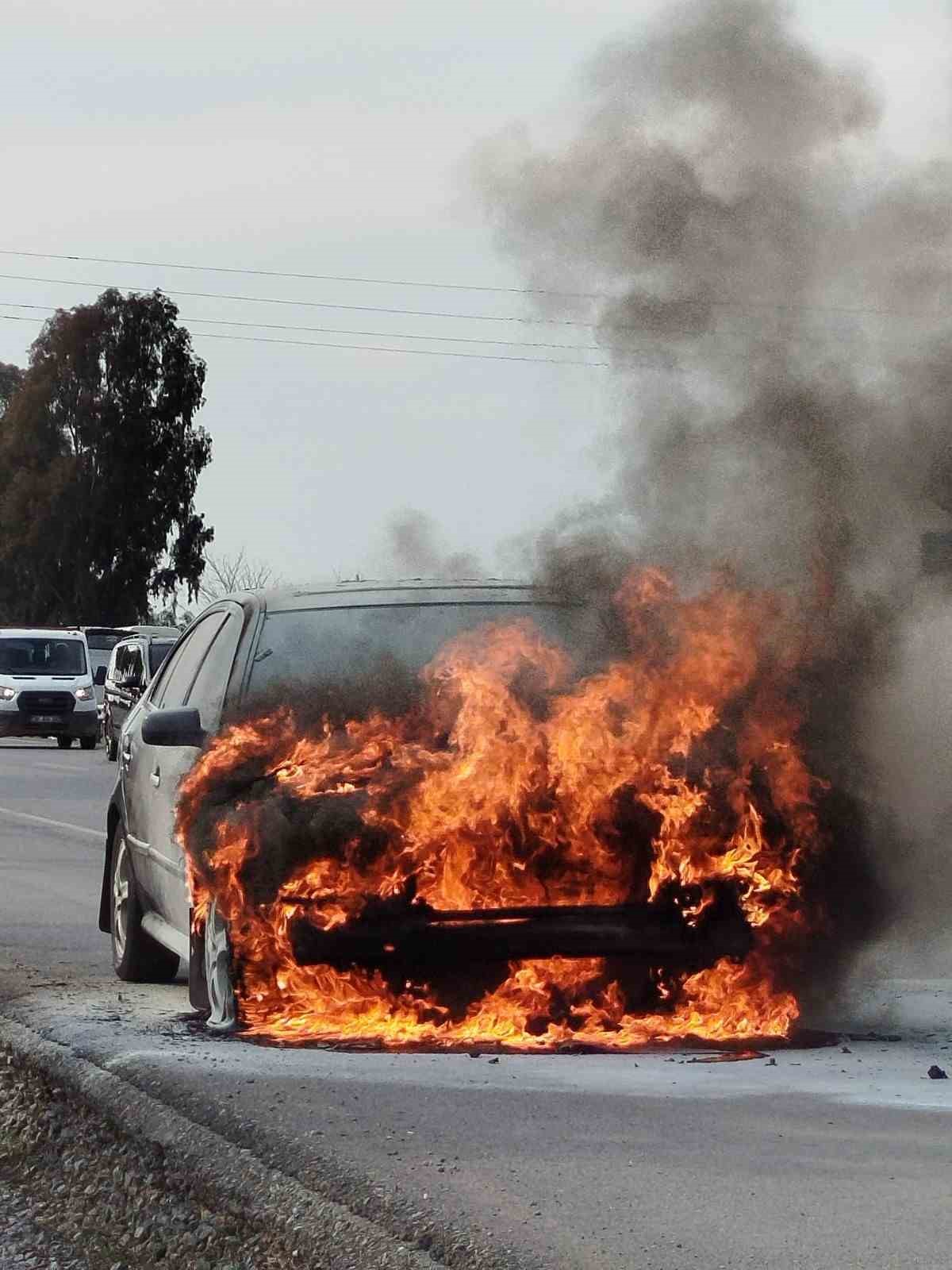 Bir hafta önce satın aldığı araç alev alev yandı
