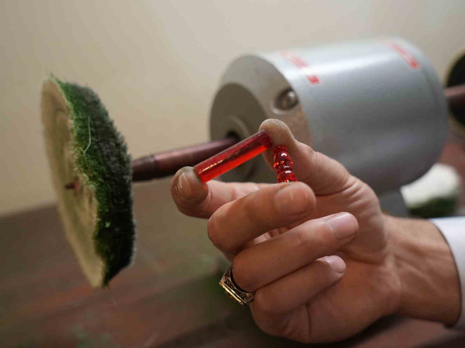 Bir merakla başladı, şimdi tespih yapabilmek için iki gününü harcıyor
