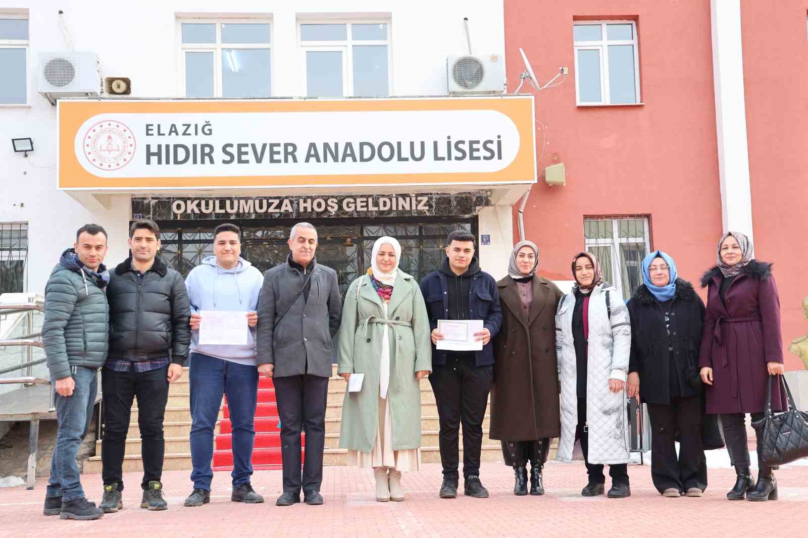 Bir okul, üç nesil, tek karne günü
