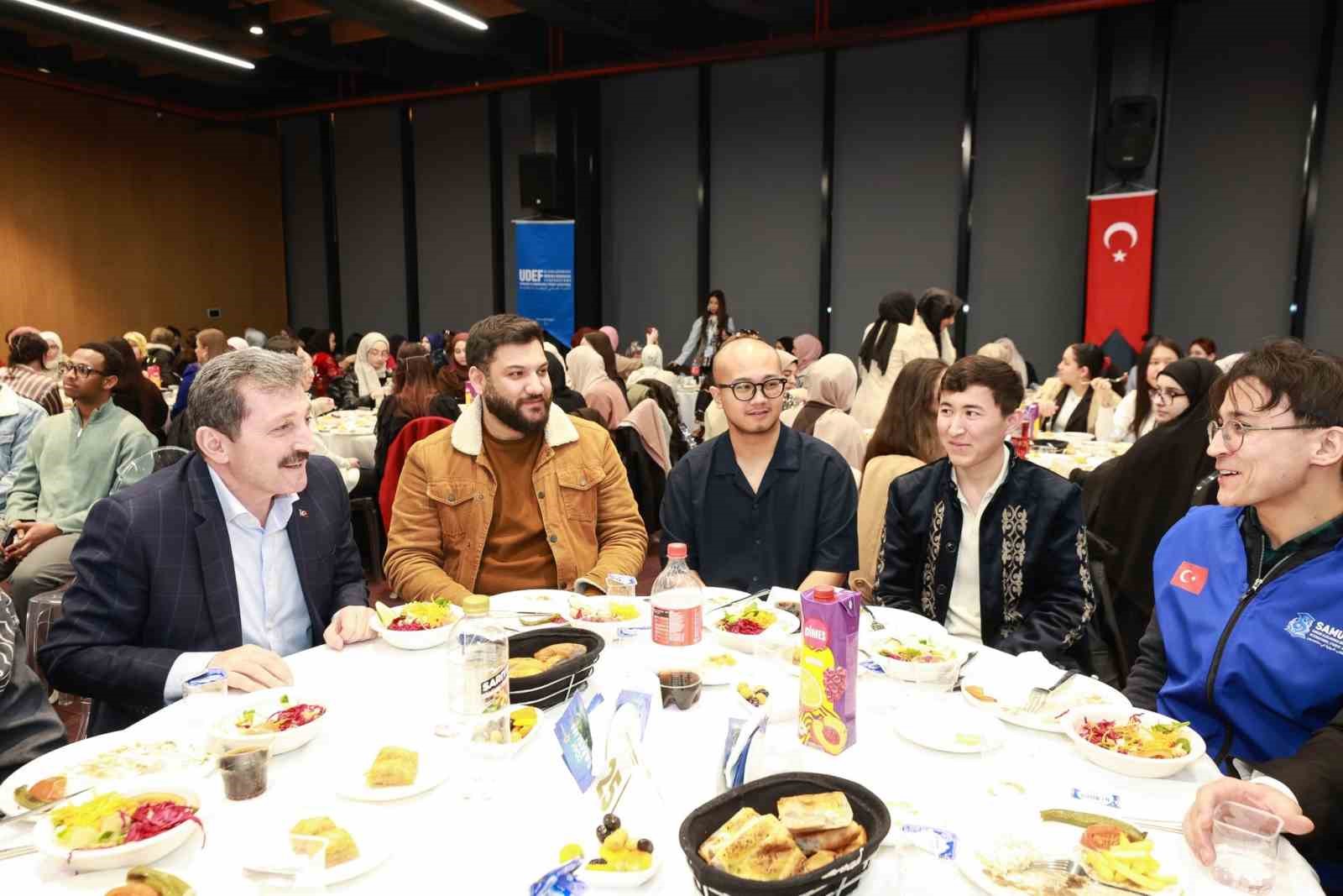 Bir sofra etrafında 100’den fazla ülke: Uluslararası öğrencilerle gönül köprüsü kuruldu
