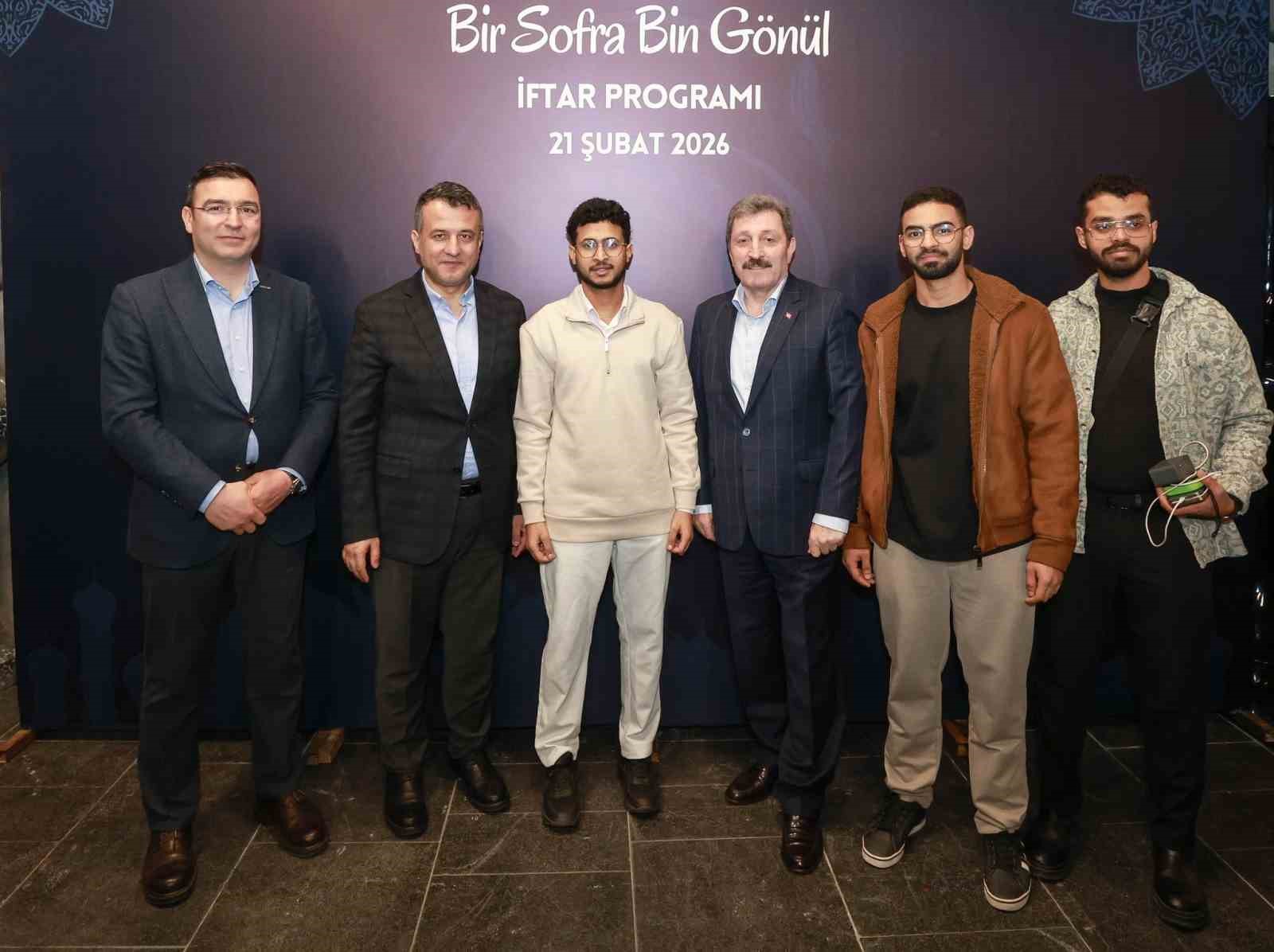 Bir sofra etrafında 100’den fazla ülke: Uluslararası öğrencilerle gönül köprüsü kuruldu
