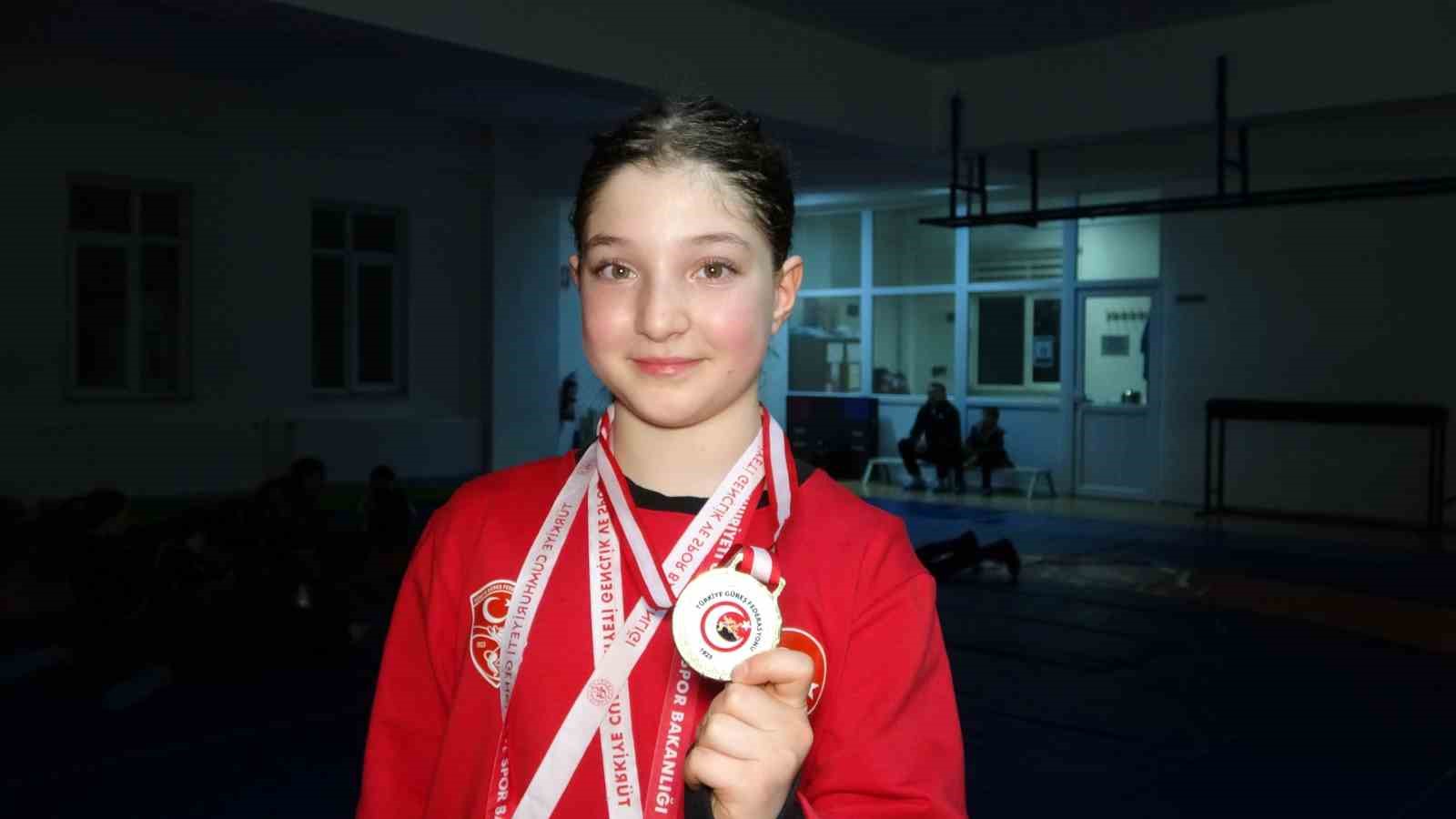 Bir yetenek taraması hayatını değiştirdi 10 yaşındaki güreşçi Asya, Türkiye şampiyonu oldu
