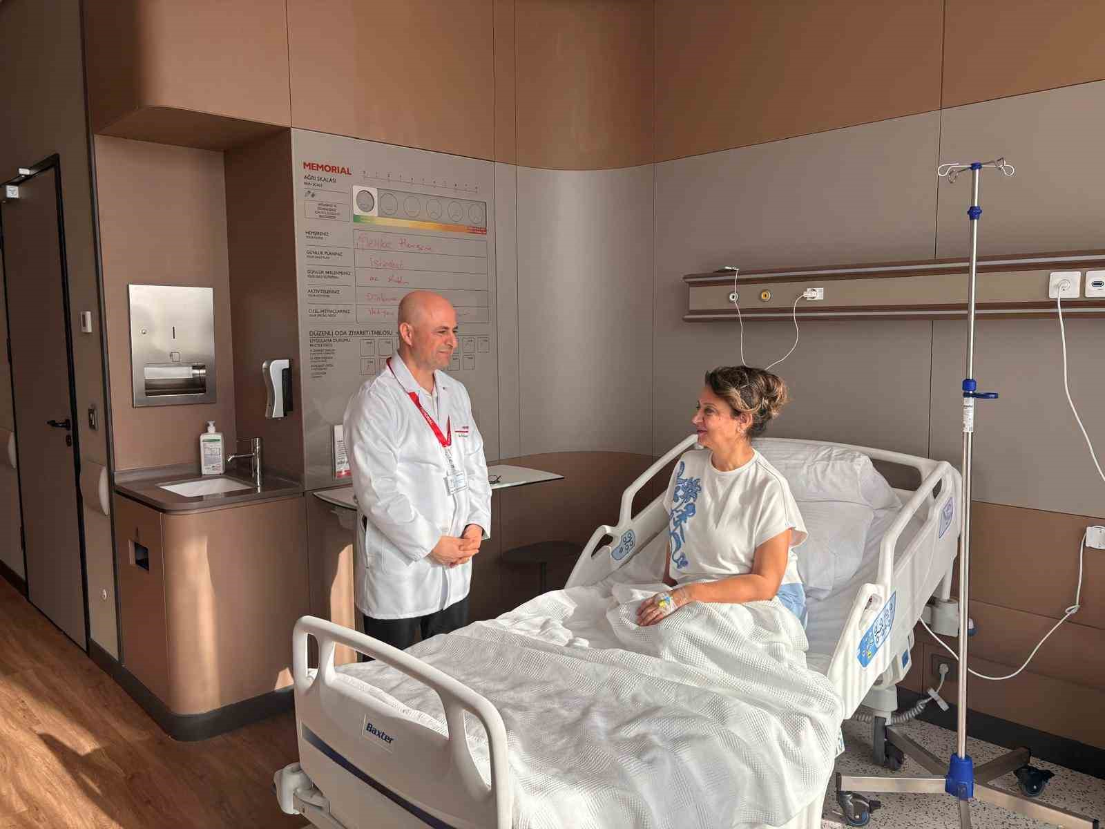 Bir yıl yutma mücadelesi veren doktor, doğum günü pastasını yutabilmenin mutluluğunu yaşadı
