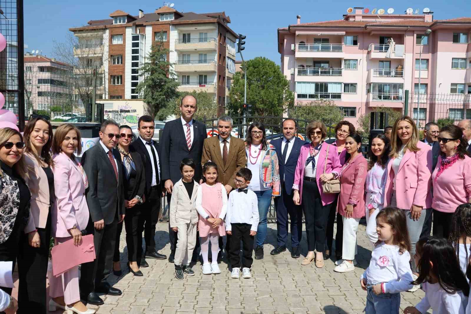 Bir Yumak Umut Çocuk projesiyle kansere karşı dayanışma büyüyor
Bir Yumak Umut Çocuk projesiyle kansere karşı dayanışma büyüyor