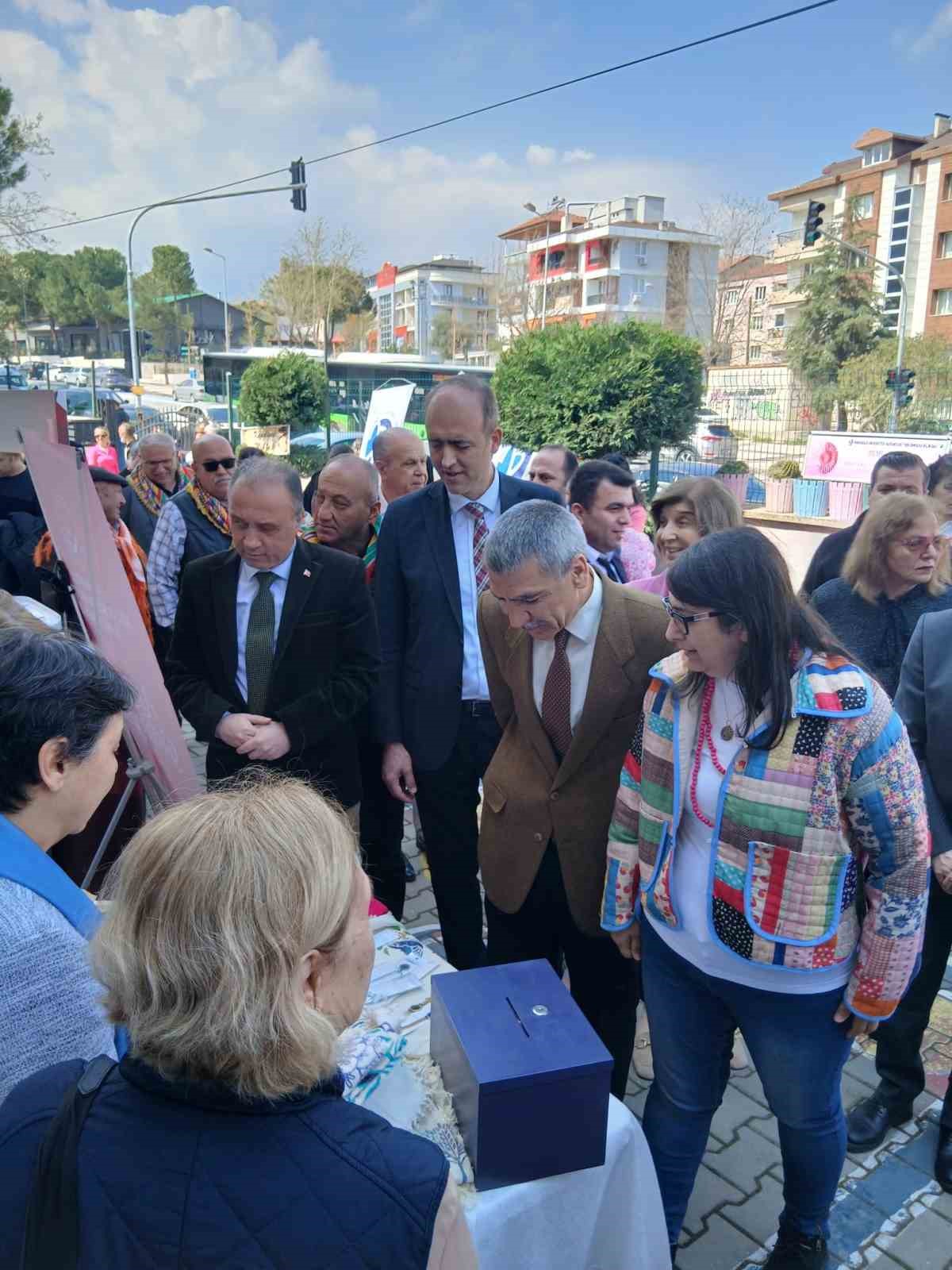 Bir Yumak Umut Çocuk projesiyle kansere karşı dayanışma büyüyor
Bir Yumak Umut Çocuk projesiyle kansere karşı dayanışma büyüyor