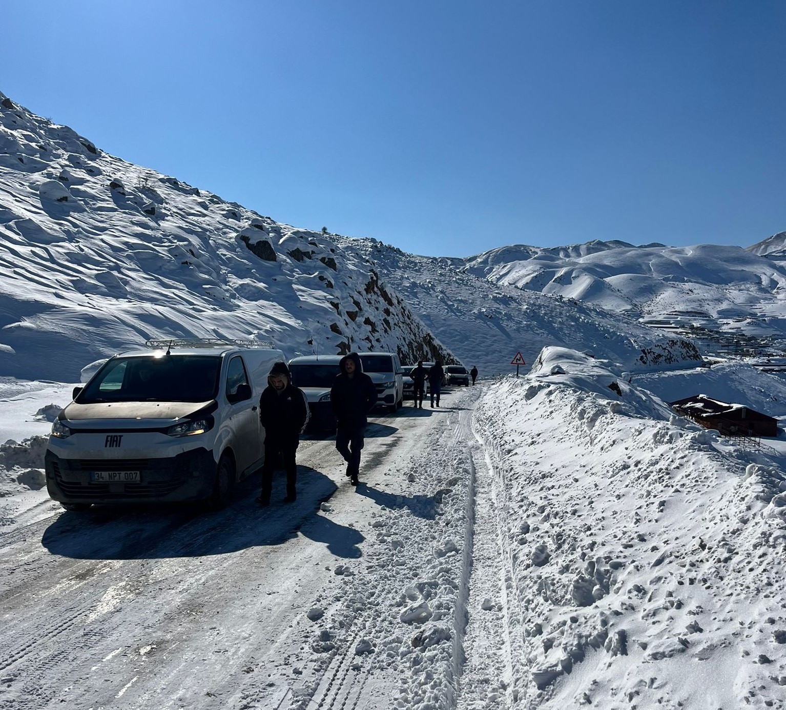 Birçok araç mahsur kaldı
