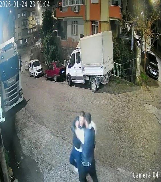 Birlikte alkol alırken tartıştığı arkadaşını ayrıldıktan sonra çağırıp bıçakla ağır yaraladı
Birlikte alkol alırken tartıştığı arkadaşını ayrıldıktan sonra çağırıp bıçakla ağır yaraladı