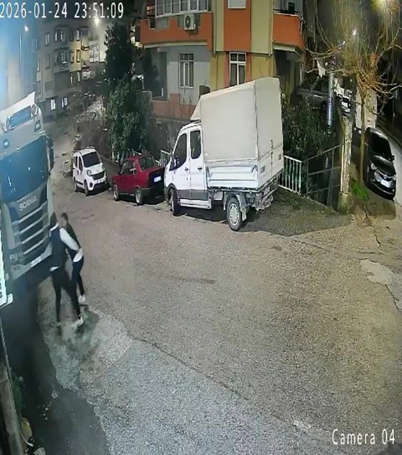 Birlikte alkol alırken tartıştığı arkadaşını ayrıldıktan sonra çağırıp bıçakla ağır yaraladı
Birlikte alkol alırken tartıştığı arkadaşını ayrıldıktan sonra çağırıp bıçakla ağır yaraladı