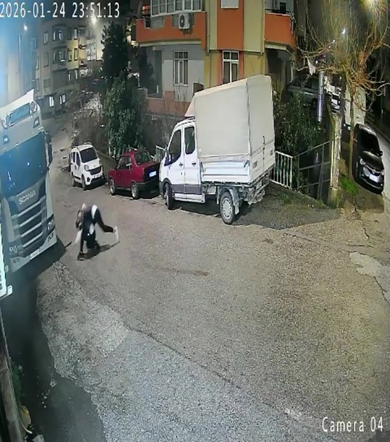 Birlikte alkol alırken tartıştığı arkadaşını ayrıldıktan sonra çağırıp bıçakla ağır yaraladı
Birlikte alkol alırken tartıştığı arkadaşını ayrıldıktan sonra çağırıp bıçakla ağır yaraladı