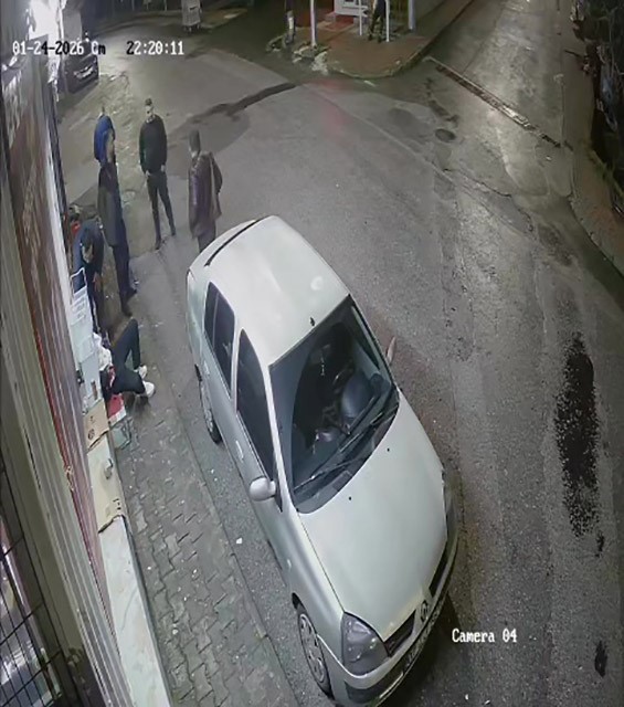 Birlikte alkol alırken tartıştığı arkadaşını ayrıldıktan sonra çağırıp bıçakla ağır yaraladı
Birlikte alkol alırken tartıştığı arkadaşını ayrıldıktan sonra çağırıp bıçakla ağır yaraladı