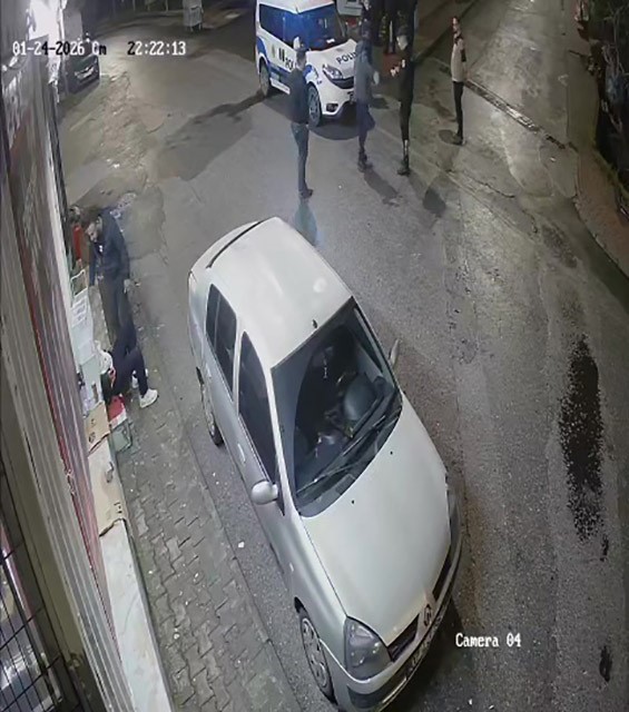 Birlikte alkol alırken tartıştığı arkadaşını ayrıldıktan sonra çağırıp bıçakla ağır yaraladı
Birlikte alkol alırken tartıştığı arkadaşını ayrıldıktan sonra çağırıp bıçakla ağır yaraladı