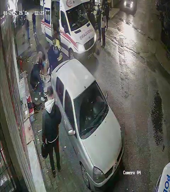 Birlikte alkol alırken tartıştığı arkadaşını ayrıldıktan sonra çağırıp bıçakla ağır yaraladı
Birlikte alkol alırken tartıştığı arkadaşını ayrıldıktan sonra çağırıp bıçakla ağır yaraladı