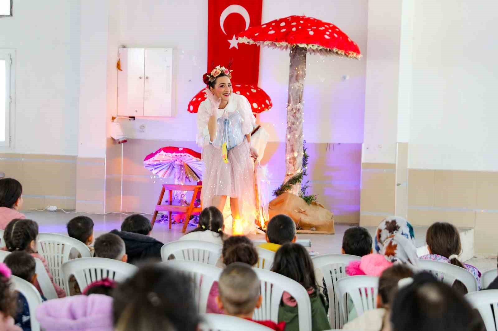 Birlikte parlayalım minik izleyicileriyle buluşuyor
Birlikte parlayalım minik izleyicileriyle buluşuyor