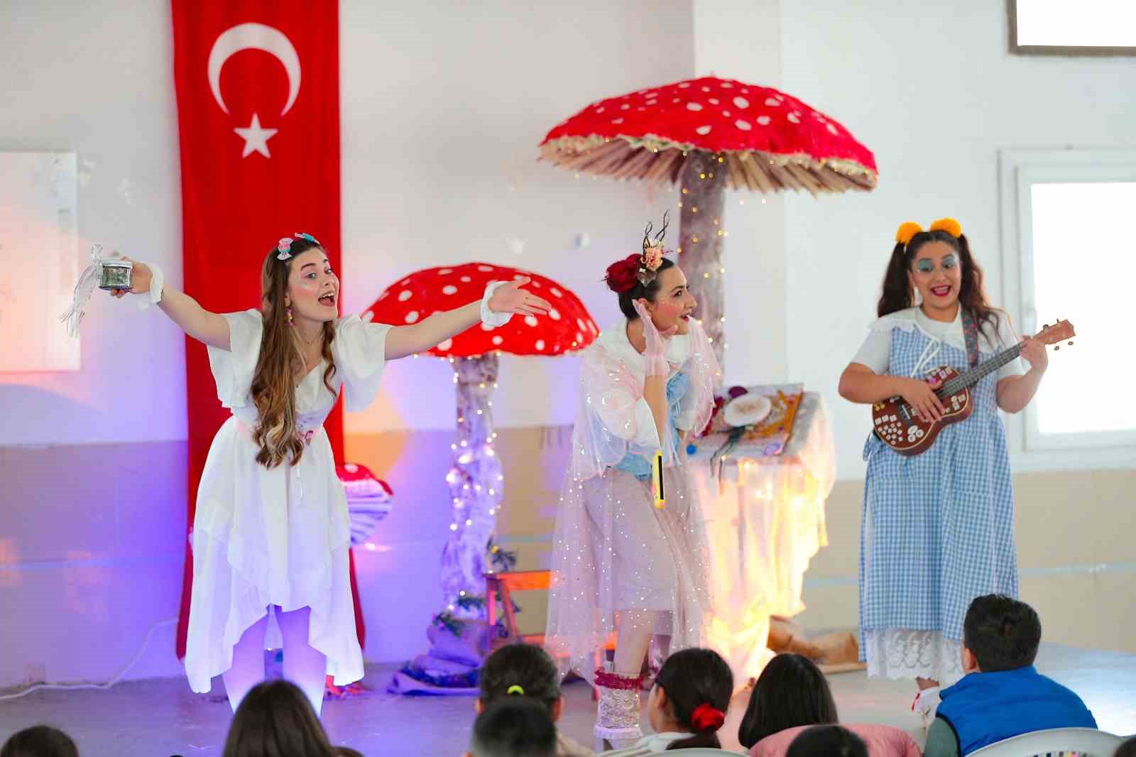 Birlikte parlayalım minik izleyicileriyle buluşuyor
Birlikte parlayalım minik izleyicileriyle buluşuyor