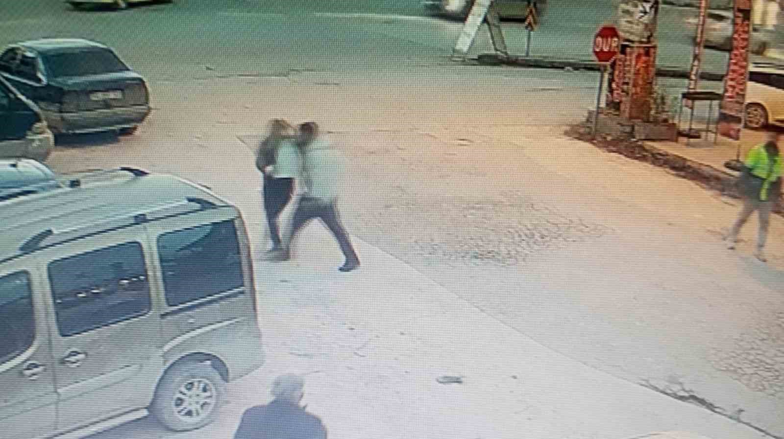 Birlikte yaşadığı kadını silahla tehdit eden şahıs gözaltına alındı
