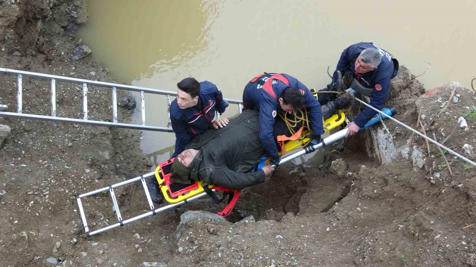 Bisikletiyle ırmağa düşen vatandaş kurtarıldı
