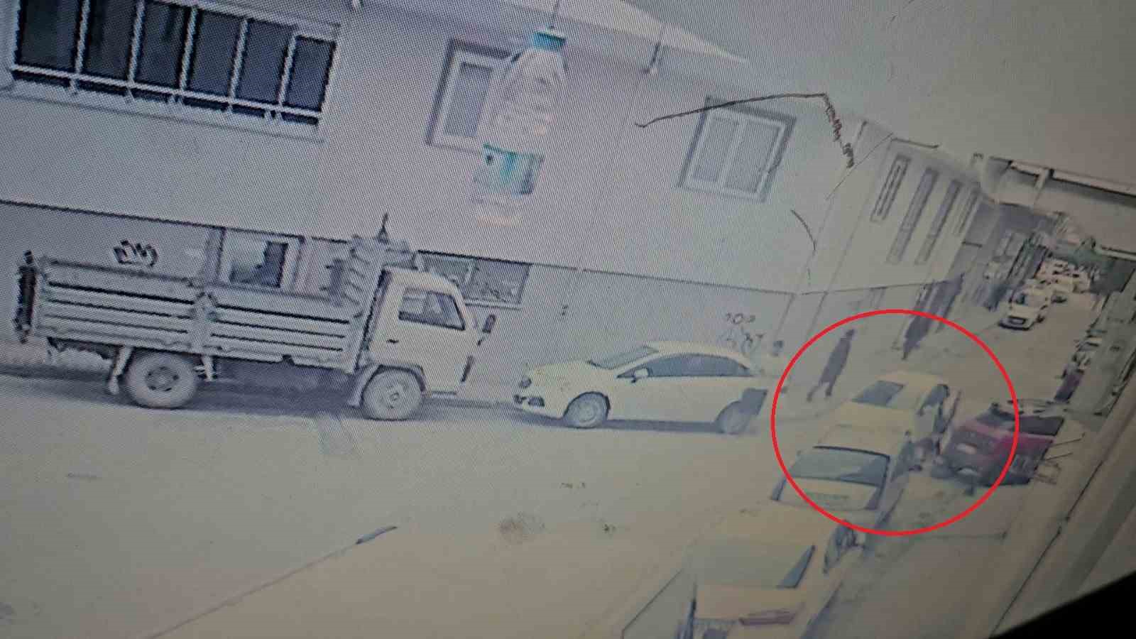 Bisikletli çocuklar otomobille böyle çarpıştı, kaza anı kamerada
