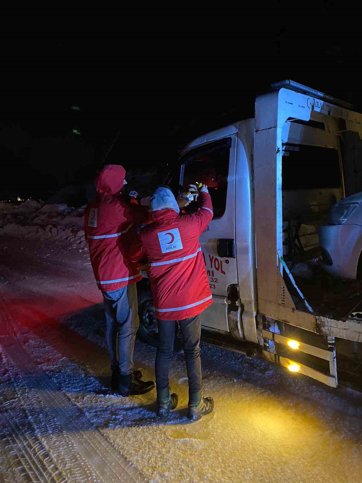 Bitlis-Baykan yolu ulaşıma kapandı, 3 saat sonra kontrollü açıldı
