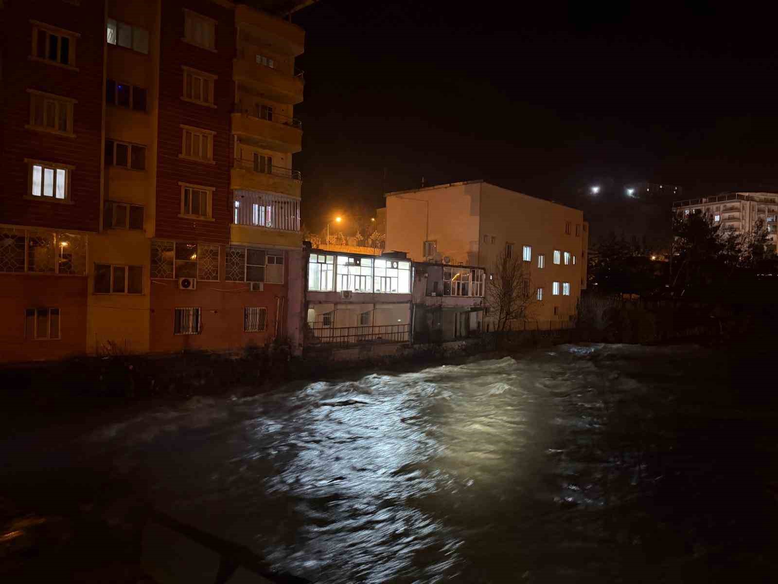 Bitlis Çayının su seviyesi arttı, Baykan’da tedbir alındı
