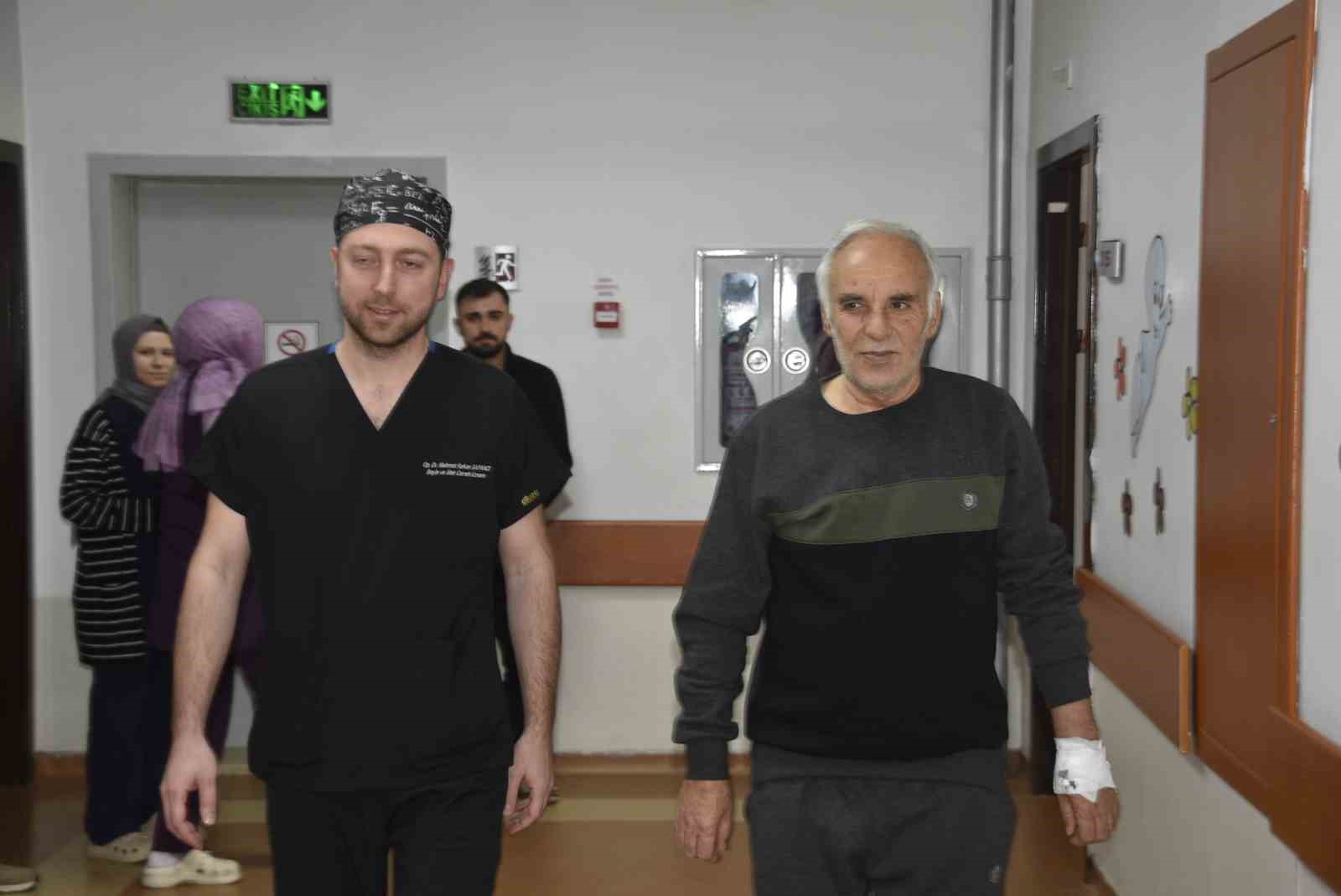 Bitlis Devlet Hastanesi’nde bir ilk: Kapalı yöntem omurga ameliyatı yapıldı
