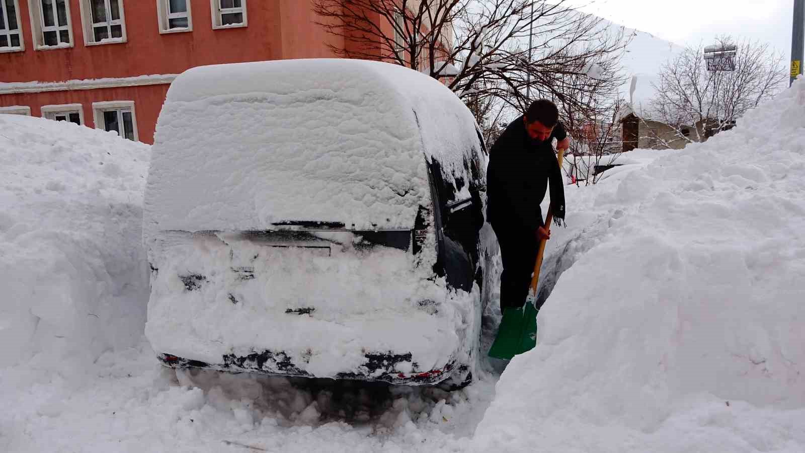 Bitlis kara gömüldü: 294 köy yolu ulaşıma kapandı
