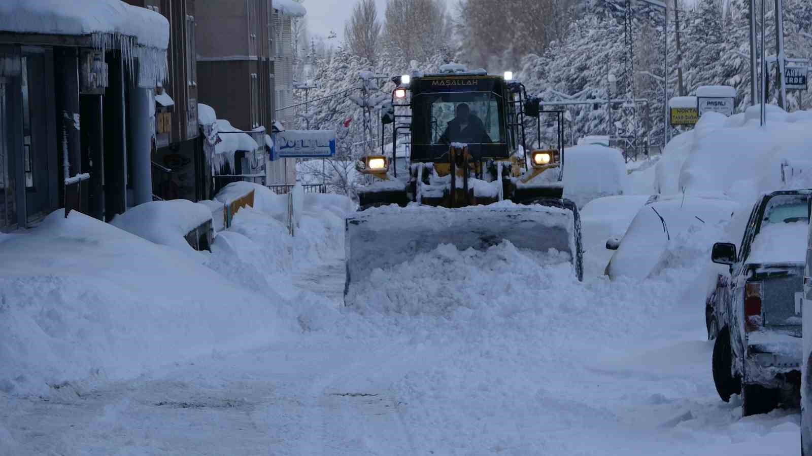 Bitlis mart ayında kara gömüldü
