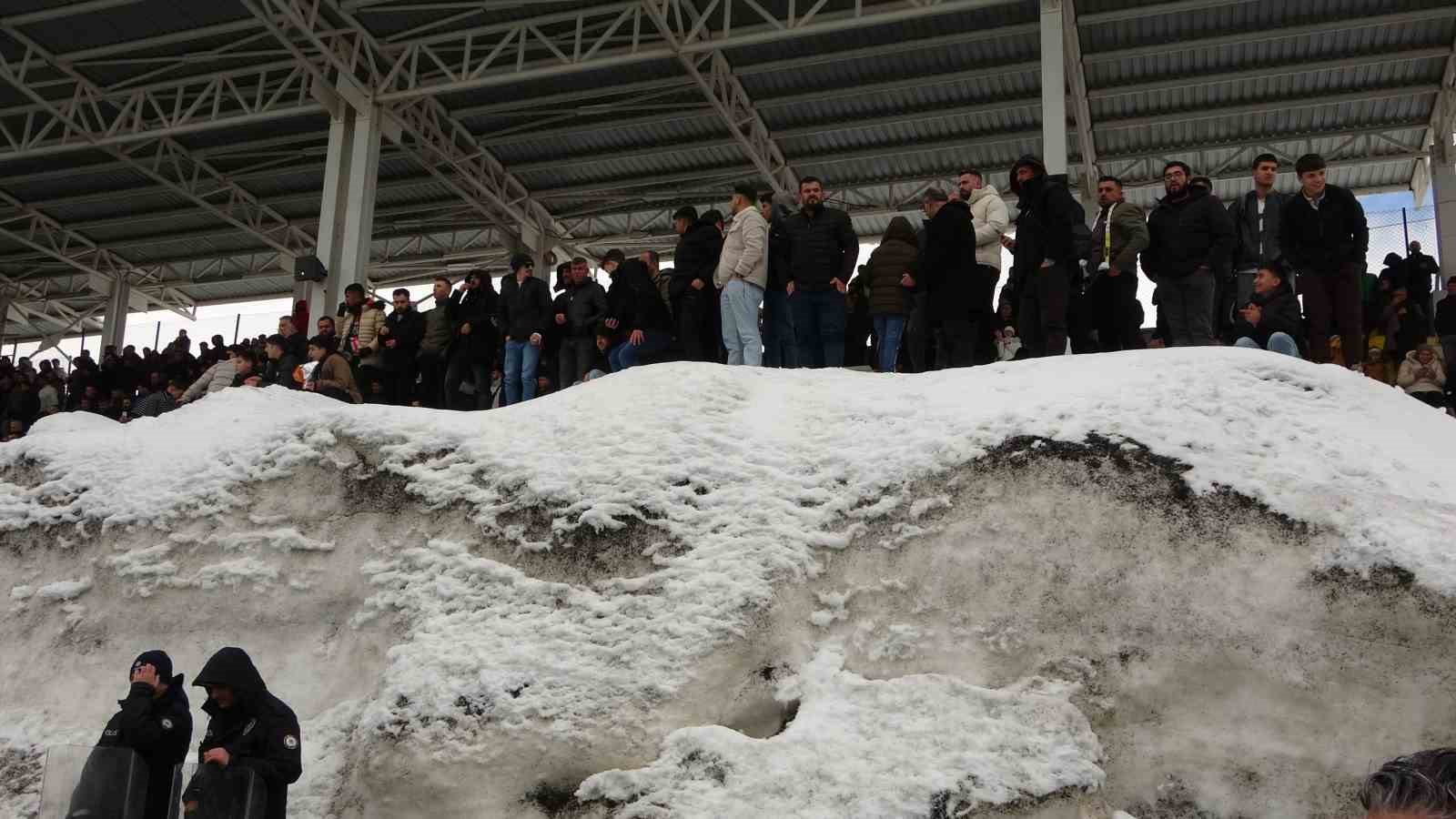 Bitlis Spor 1916 evinde puan kaybetti
