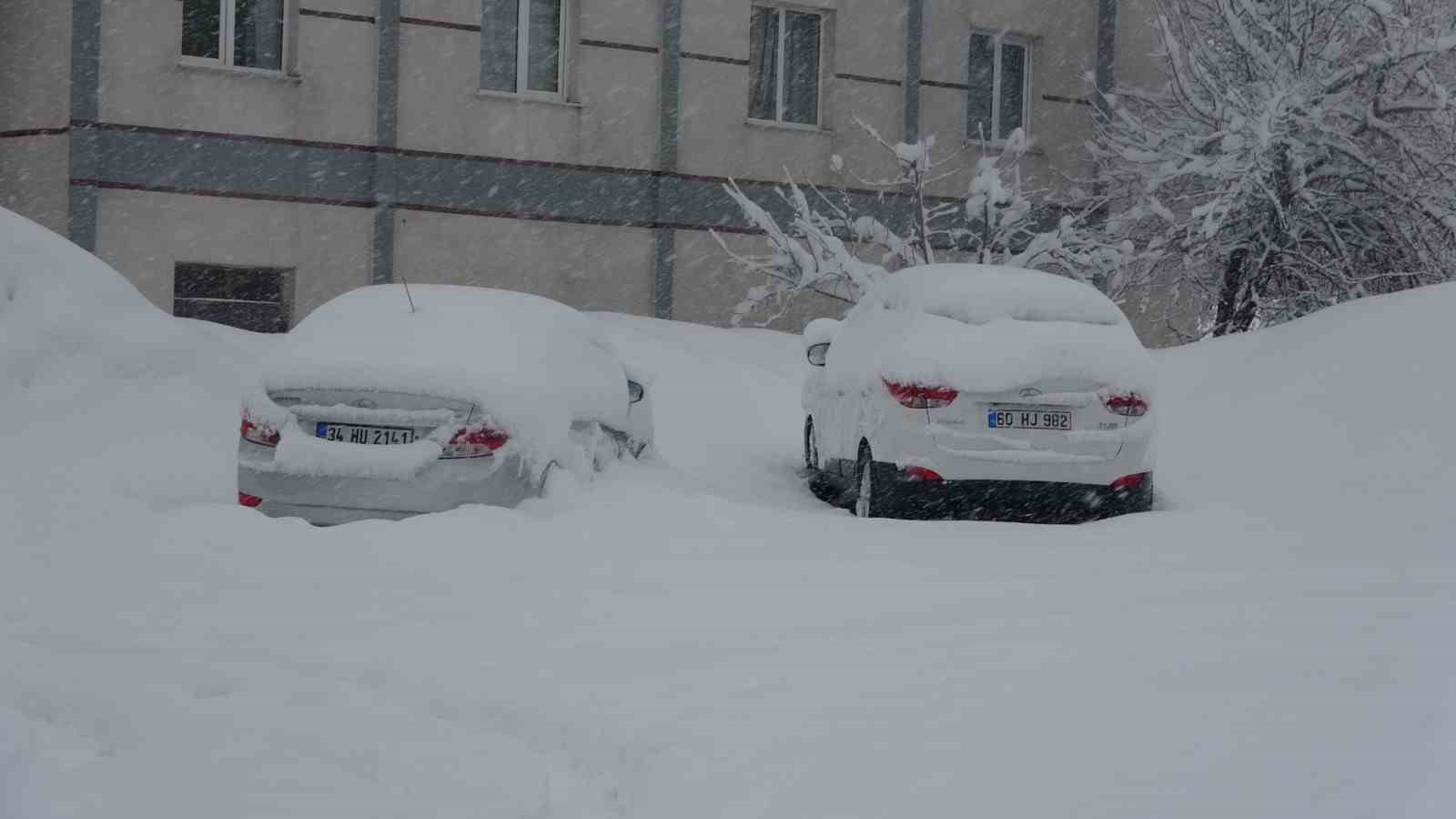 Bitlis’te 111 köy yolu ulaşıma kapandı
