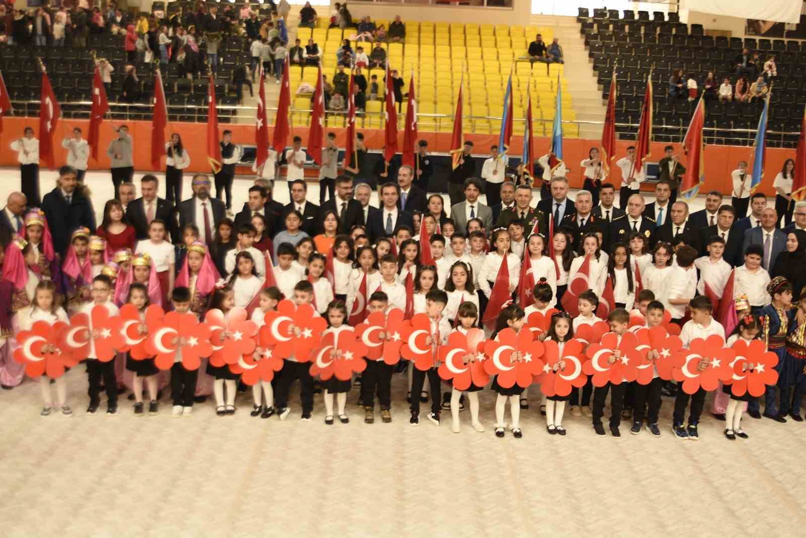 Bitlis’te 23 Nisan Ulusal Egemenlik ve Çocuk Bayramı kutlandı
