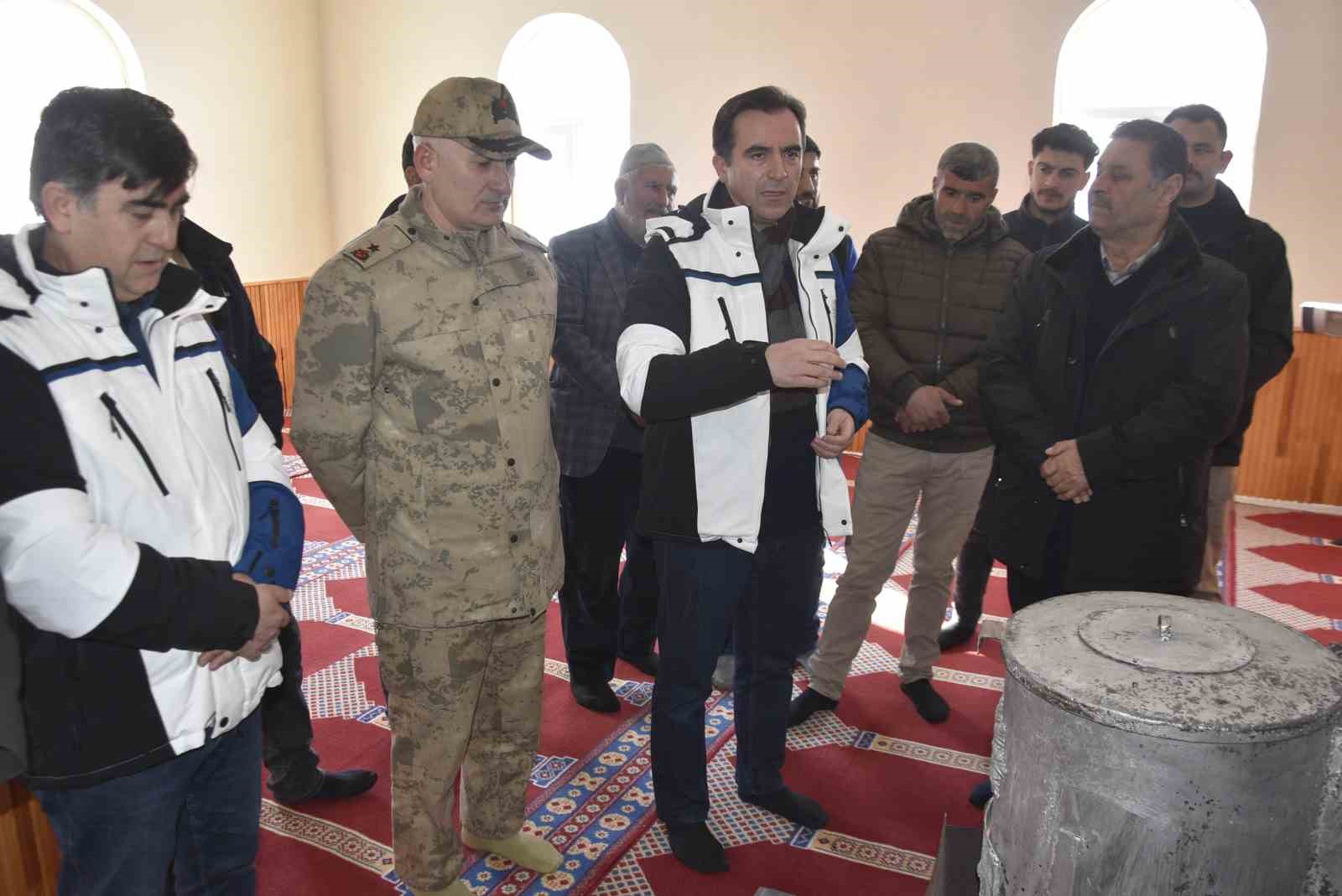 Bitlis’te 6,5 metrelik kar yağışına rağmen 20 bin kilometre yol açıldı
