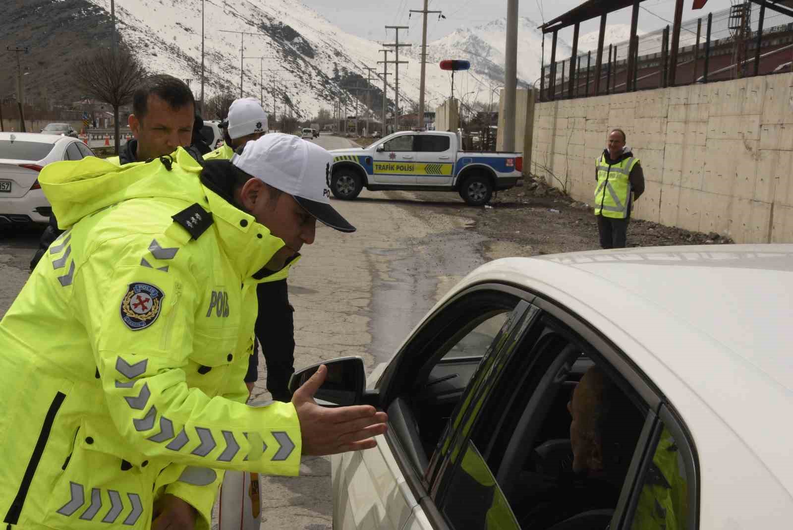 Bitlis’te bayram öncesi sıkı trafik denetimi
