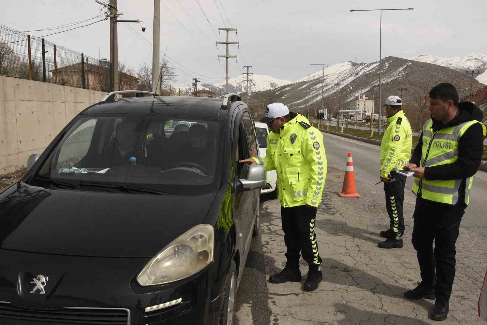 Bitlis’te bayram öncesi sıkı trafik denetimi
