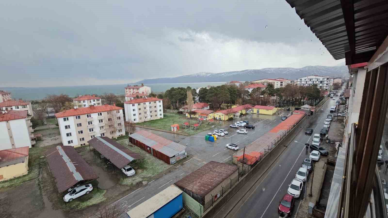 Bitlis’te dolu yağışı
