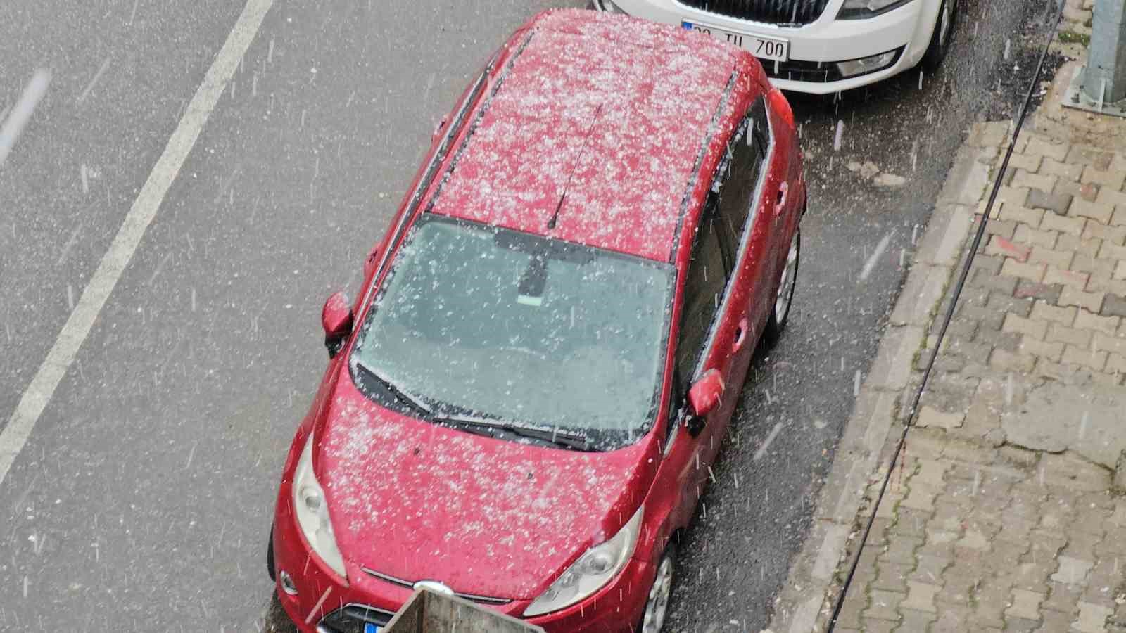 Bitlis’te dolu yağışı
